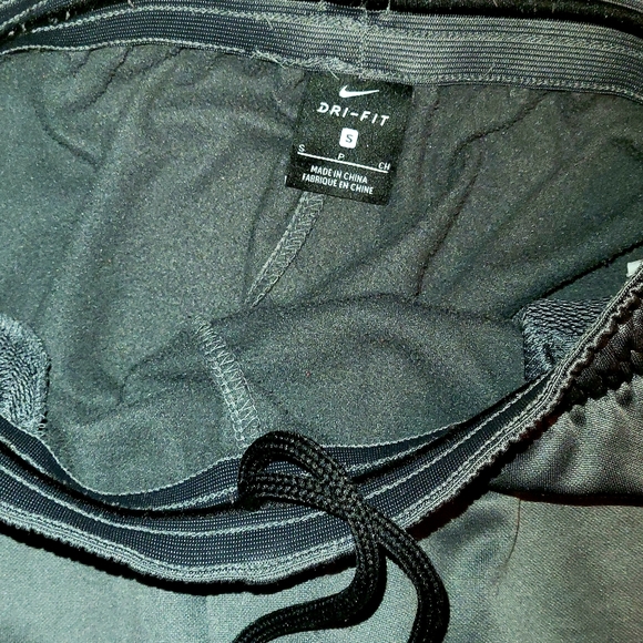 Nike dri fit small sweatpants - Picture 4 of 4